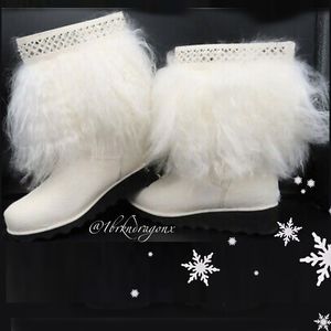 NWT NIOB RARE White Crystal Never Wet Rabbit Fur Shearling Bearpaw Booties Snow